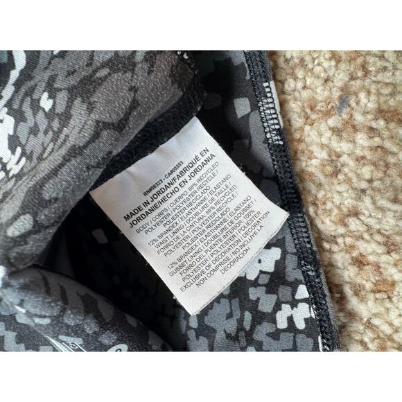 NIKE Dri-Fit, Slightly cropped, ankle leggings, Size Women's Small - Picture 4 of 8